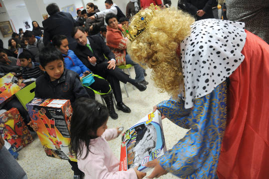 regalos-a-niños-inmigrantes-y-autóctonos-madrid.org_